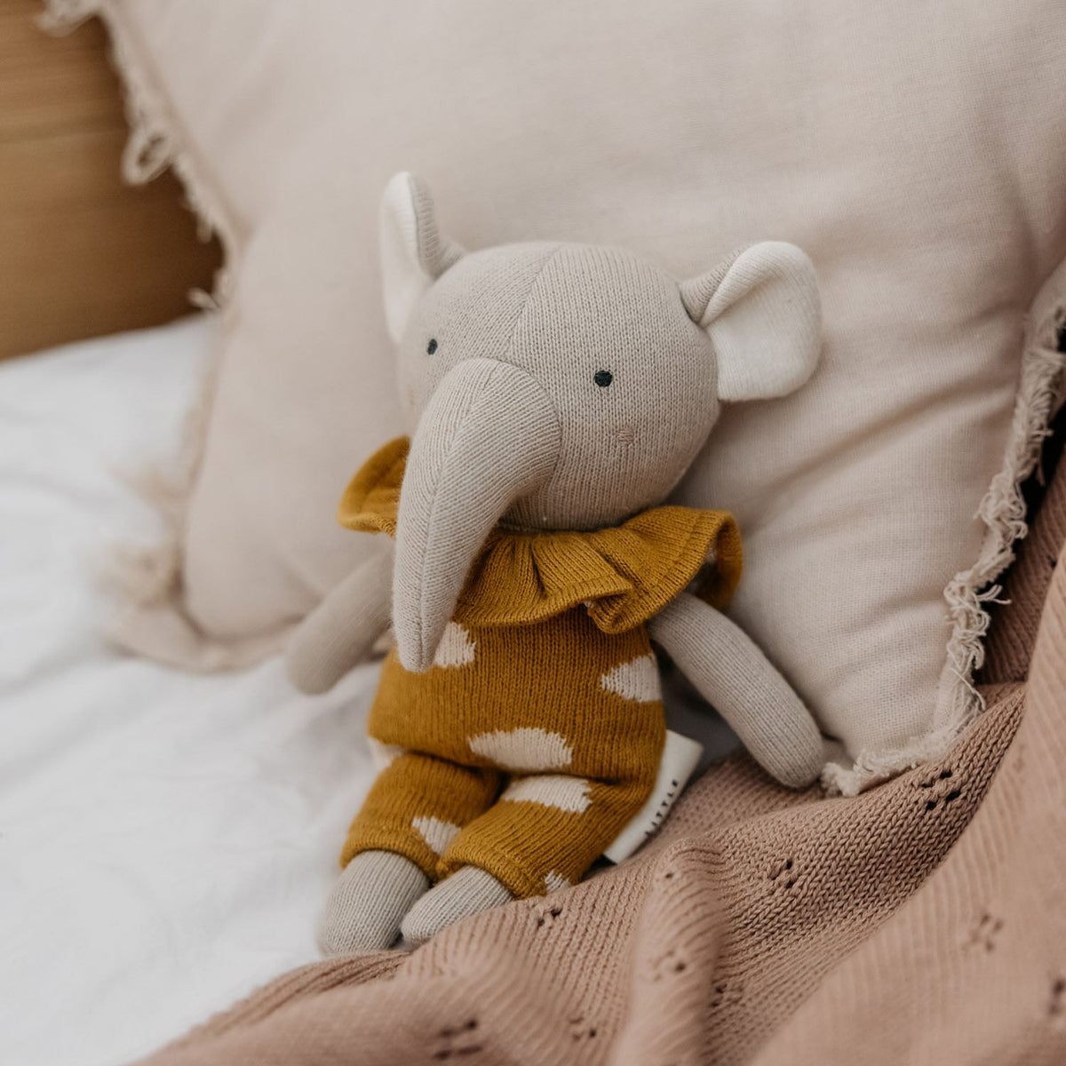 Gestricktes Spielzeug, Elefant Juno